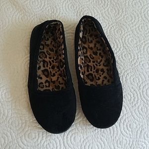 Black and leopard slippers size 7-8 US